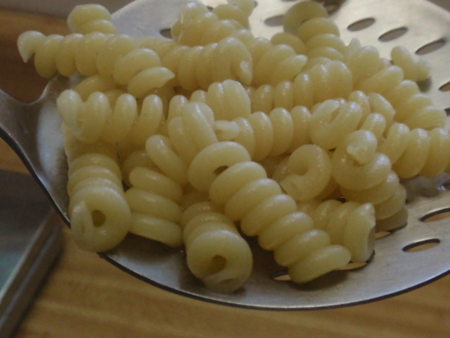 this shape of pasta really hung on to the sauce - so good! :D