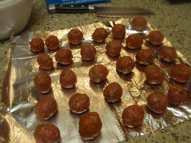 I made 30 meatballs, so 4 meatballs per one cup serving
