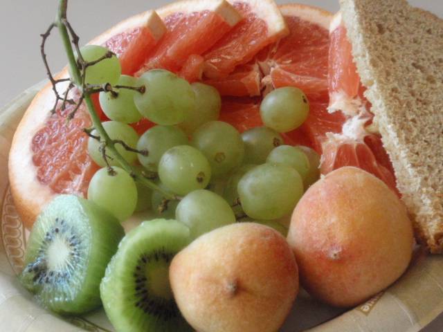 Grapefruit, kiwi, grapes, peaches and a slice of natural oven bread with smart balance